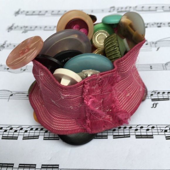 Vintage handmade button cuff bracelet one of a kind unique vintage buttons - Picture 14 of 16